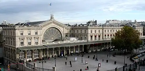 Bahnhof Gare de l’Est in Paris; Hauptfassade zur Rue du 8.Mai 1945