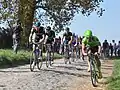 Fahrer im Sektor bei Paris–Roubaix 2017