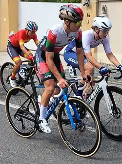 Fariba Hashimi (vorn im Bild) im olympischen Straßenrennen 2024