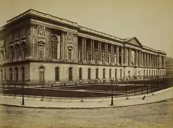 Ostfassade des Louvre mit den Kolonnaden von Claude Perrault, Fotografie um 1900