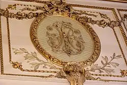 Monogramm der Wandvertäfelung