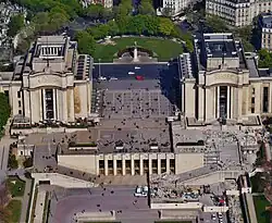 Blick vom Eiffelturm auf den Platz