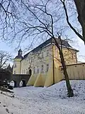 Das Schloss, Brücke und Reste des Grabens