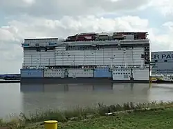 Die zwischenzeitlich ausgedockte Mittelschiffssektion