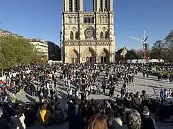 Der Platz vor Notre-Dame de Paris