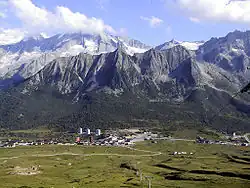Tonalepass im Sommer mit Blick auf den Monticellograt und den Presenagletscher