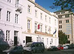 „Amsinck-Haus“ Neuer Jungfernstieg 19, 1831–33 von Franz Gustav Forsmann für den Hamburger Bankier Gottlieb Jenisch erbaut, Sitz des Übersee-Clubs.