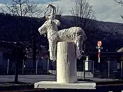 Pedro Meier Sculpture »Deer«, (wood, bast, straw, laced, white color, Objet trouvé) 2014, Skulpturenpark Kunsthalle Olten Offspace, Switzerland. Photo © Pedro Meier Multimedia Artist