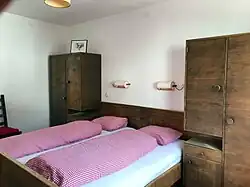 Pension Bergheim, Berwang, erhaltene Originalmöblierung von 1932 (2019)