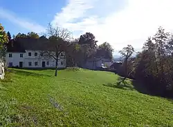 Im Weyergarten. Gehöft Mühlsteinstr. Nr. 19 (links).