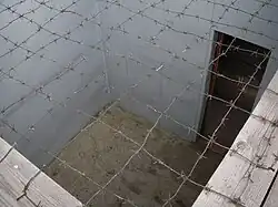 Außenzelle zum Rundgang für Gefangene, etwa 9&nbsp;m² (2008)