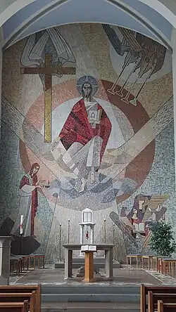 Wandmosaik (80 m²) von Wilfrid Perraudin Chor-Südwand Kirche St. Konrad Kloster Hegne: In der Mitte sitzender Jesus