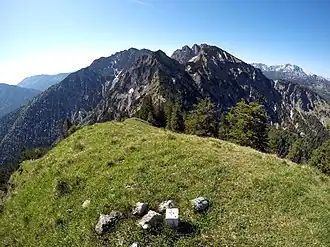 Gipfelbereich des Pfaffenkopfes mit Blick auf Rotkogel und Schinder