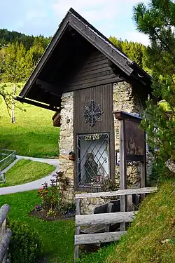 Im Bild sieht man die Pfarrachsteinkapelle