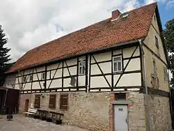 Früheres Pfarrhaus in Milda (Hofseite, 2012)