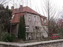 Das Pfarrhaus von Westen gesehen