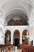 Kirchenschiff zur Empore, Orgel 2022