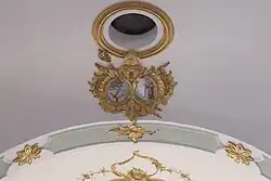 Stuckkartusche mit dem Wappen des Klosters Andechs und des Abtes Bernhard Schütz