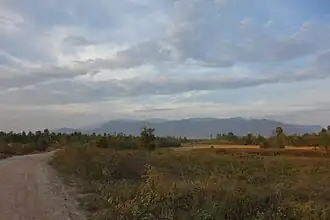 Phnom Aoral von Südosten aus gesehen