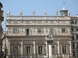 Piano Nobile, zweiter Stock und Attika