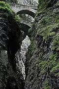 Steinbrücken in den Schluchten der Via Mala