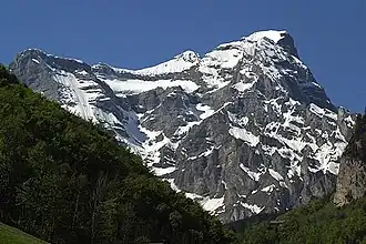 Blick von St. Jakob in der Gemeinde Isenthal (von Norden) – sichtbar vor allem der Schlieren