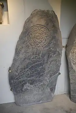 Symbolstein I in der Inveravon Kirk