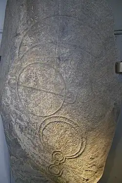 Symbolstein II in der Inveravon Kirk