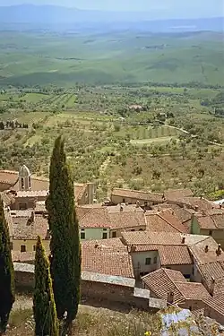 Blick von der Piazza Comunale in das Val d’Orcia
