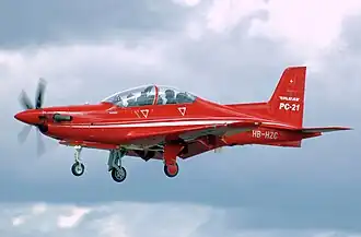 Eine PC-21 im Landeanflug während des Royal International Air Tattoo.