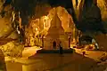 Höhle mit Stupa