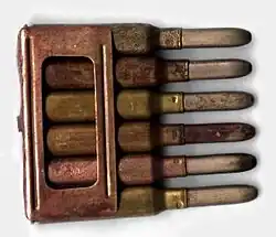 Carcano-Patronen in Ladestreifen