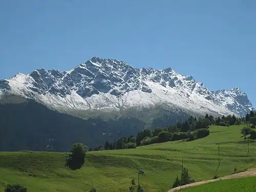 Piz Arlos, Piz Arblatsch und Piz Forbesch (vlnr.), aufgenommen von Riom-Parsonz