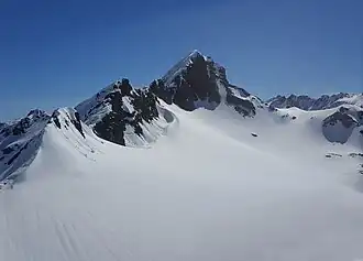 Piz Grialetsch und Fuorcla Vallorgia vom Westen, aufgenommen von einem Helicopter.