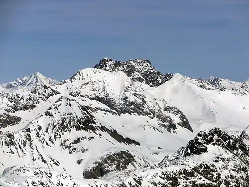 Blick nach Nordosten zum Piz Kesch.