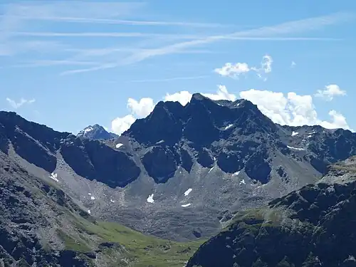 Blick nach Süden zum Piz Materdell und zum Piz Fedoz.