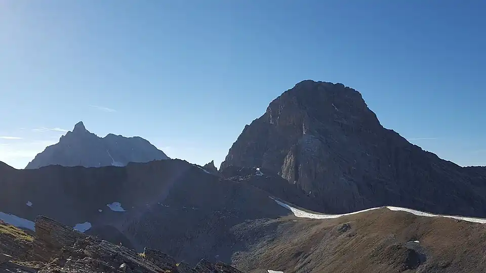 Piz Mitgel (links), Cotschen (Mitte) und Tinzenhorn (rechts), aufgenommen vom Piz Furnatsch.