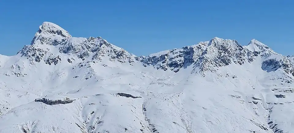 Piz Platta, Jupperhorn und Mazzaspitz v.&nbsp;l.&nbsp;n.&nbsp;r., aufgenommen vom Chlin Hüreli (für Annotationen der einzelnen Berge aufs Bild klicken).