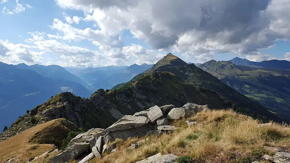 Blick nach Nordwesten zu Pianca Bella, Croce di Sasso, Pizzo Pianché und Pizzo Erra.