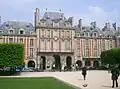 Der Pavillon de la Reine an der Place des Vosges, Paris