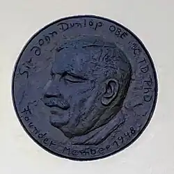 Plakette von Sir John Dunlop
