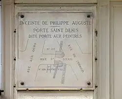 Gedenktafel am Ort der früheren Porte Saint-Denis der Stadtmauer Philipps II. oder Porte aux Peintres.