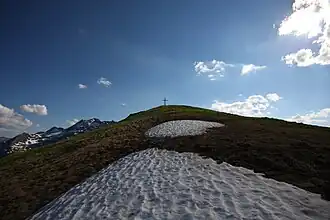 Gipfelhang und Kreuz