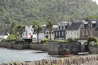 Die Hafenpromenade von Plockton