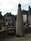 Aktuelles Foto des Menhir von Plonéour-Lanvern