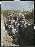 Schützengraben an der Frontlinie: französische Soldaten vor dem Eingang zu einem Unterstand, nahe Hirtzbach, Haut-Rhin, 16. Juni 1917
