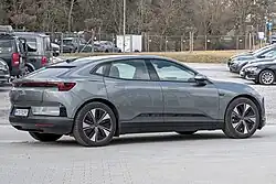 Polestar 4 – durchgehendes Leuchtband am Heck