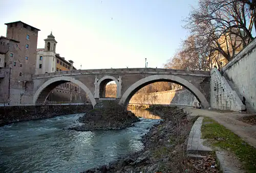 Ponte Fabricio (Pons Fabricius) (Ponte dei Quattro Capi)