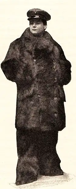 „Paletot und Hosendecke aus russischem Fohlen“ (ca. 1901)