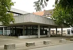 Vorbau mit Kundeneingang